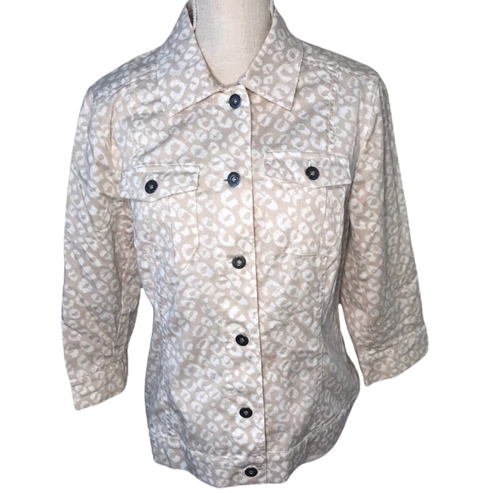 Chicos cream white animal print quarter sleeve button up jacket size medium